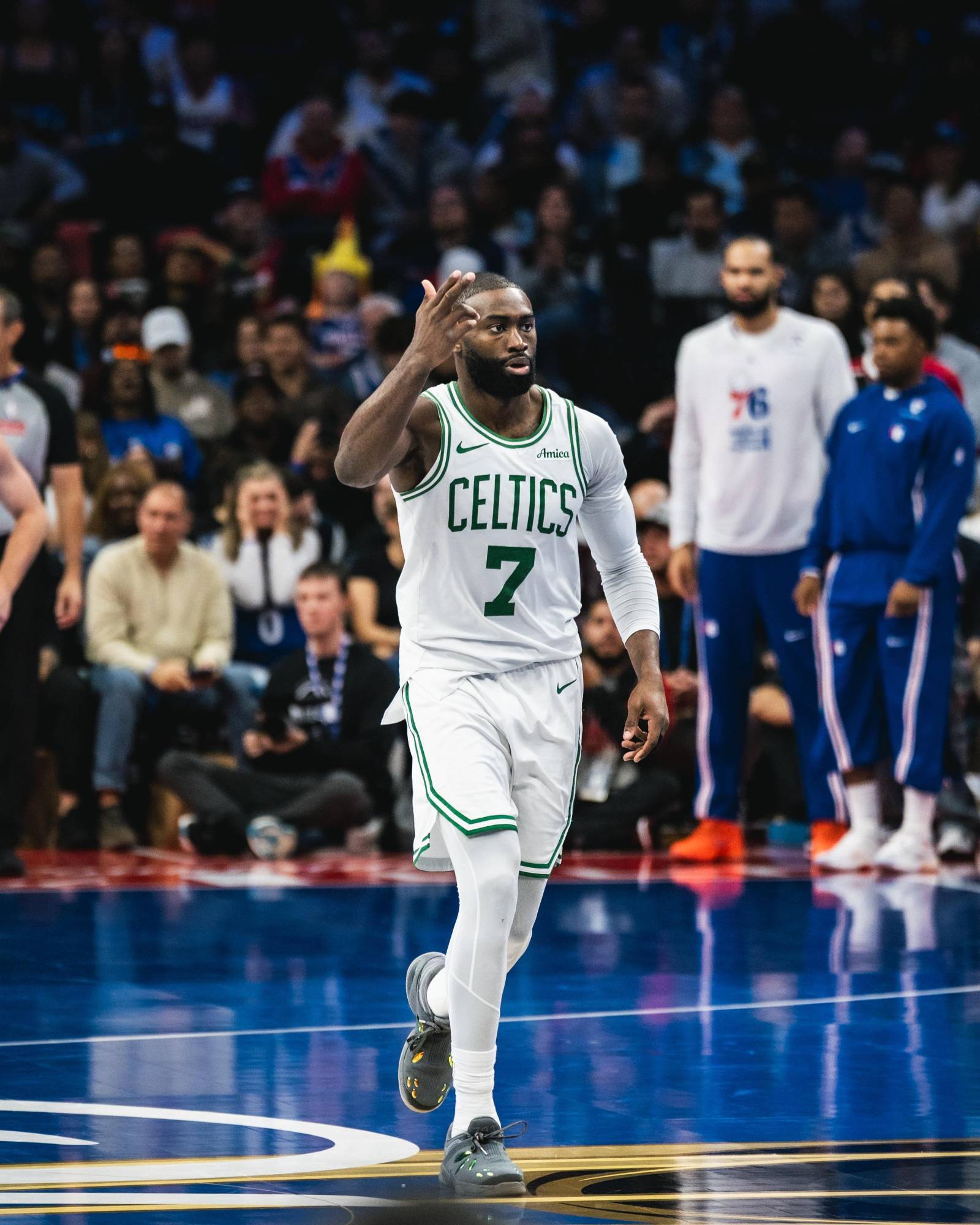 $!Celtics sobreviven al triple de Embiid y vencen 109-108 a los 76ers en la NBA Cup