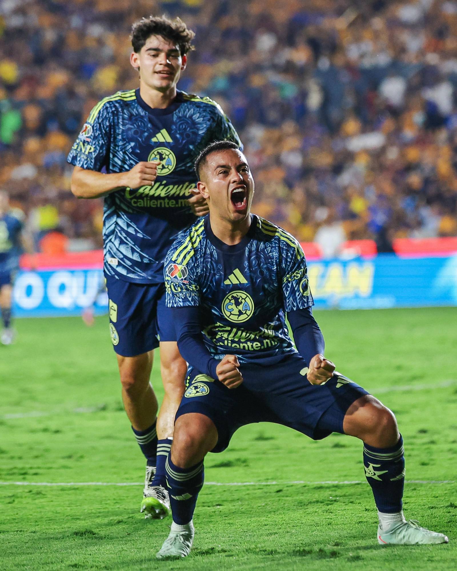 $!América remonta y vence a Tigres en el Volcán