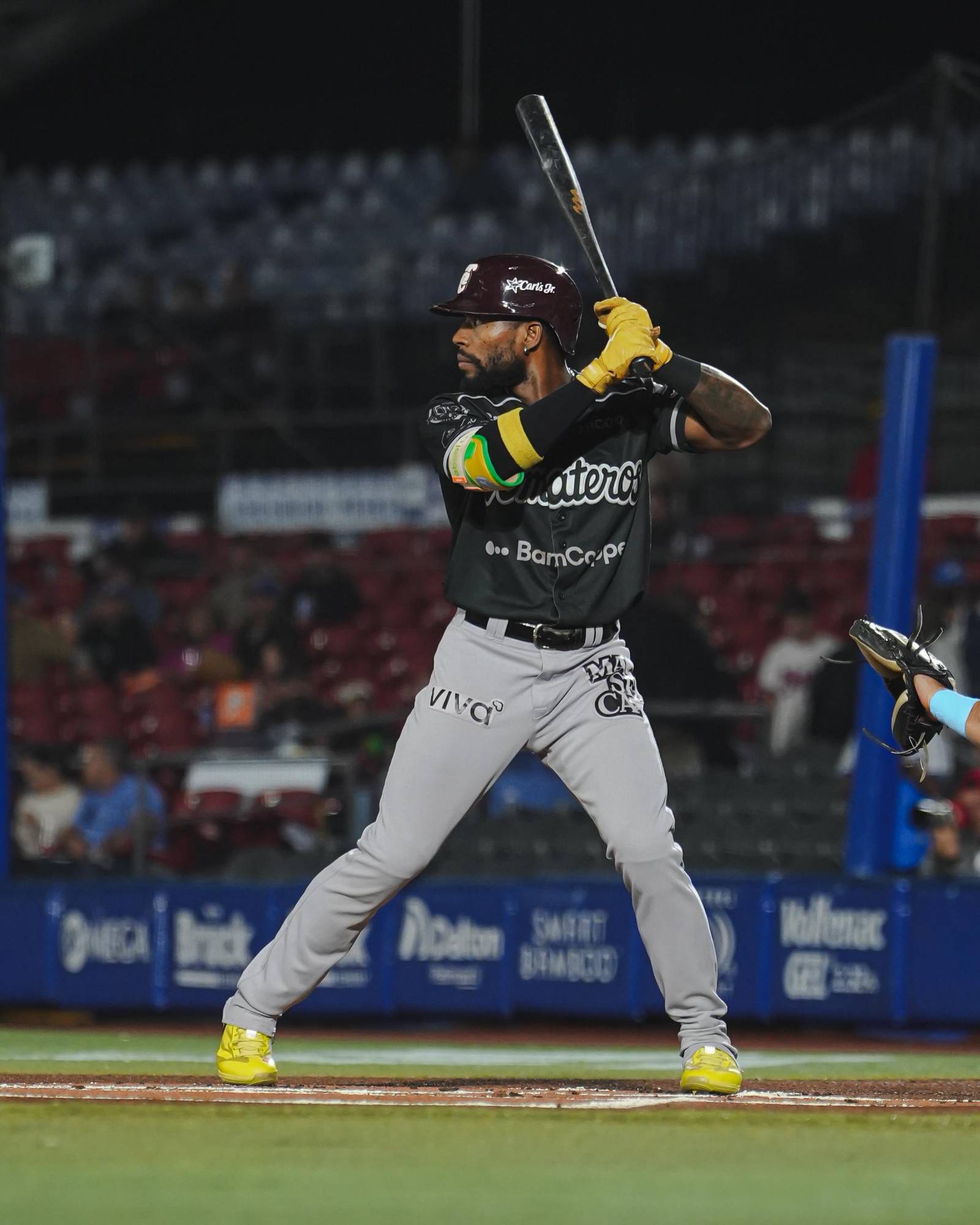 $!Tomateros de Culiacán naufraga en Zapopan ante Charros