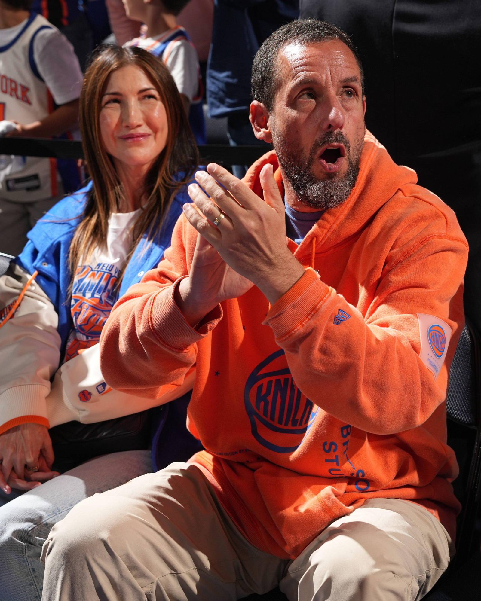 $!Personalidades del espectáculo festejaron con fans victoria de Knicks en el Juego 4