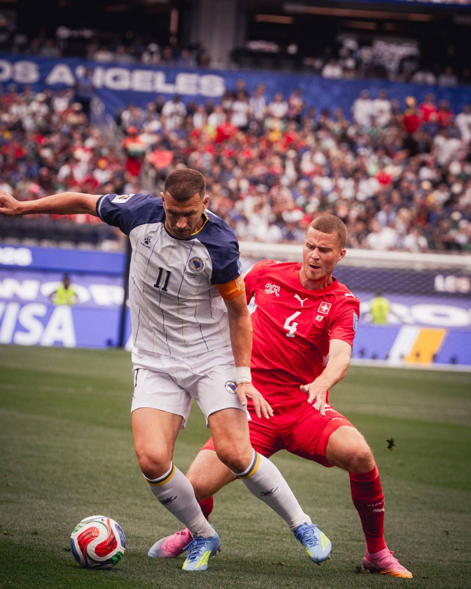 $!Suiza golea a Bosnia y acaricia los dieciseisavos de final