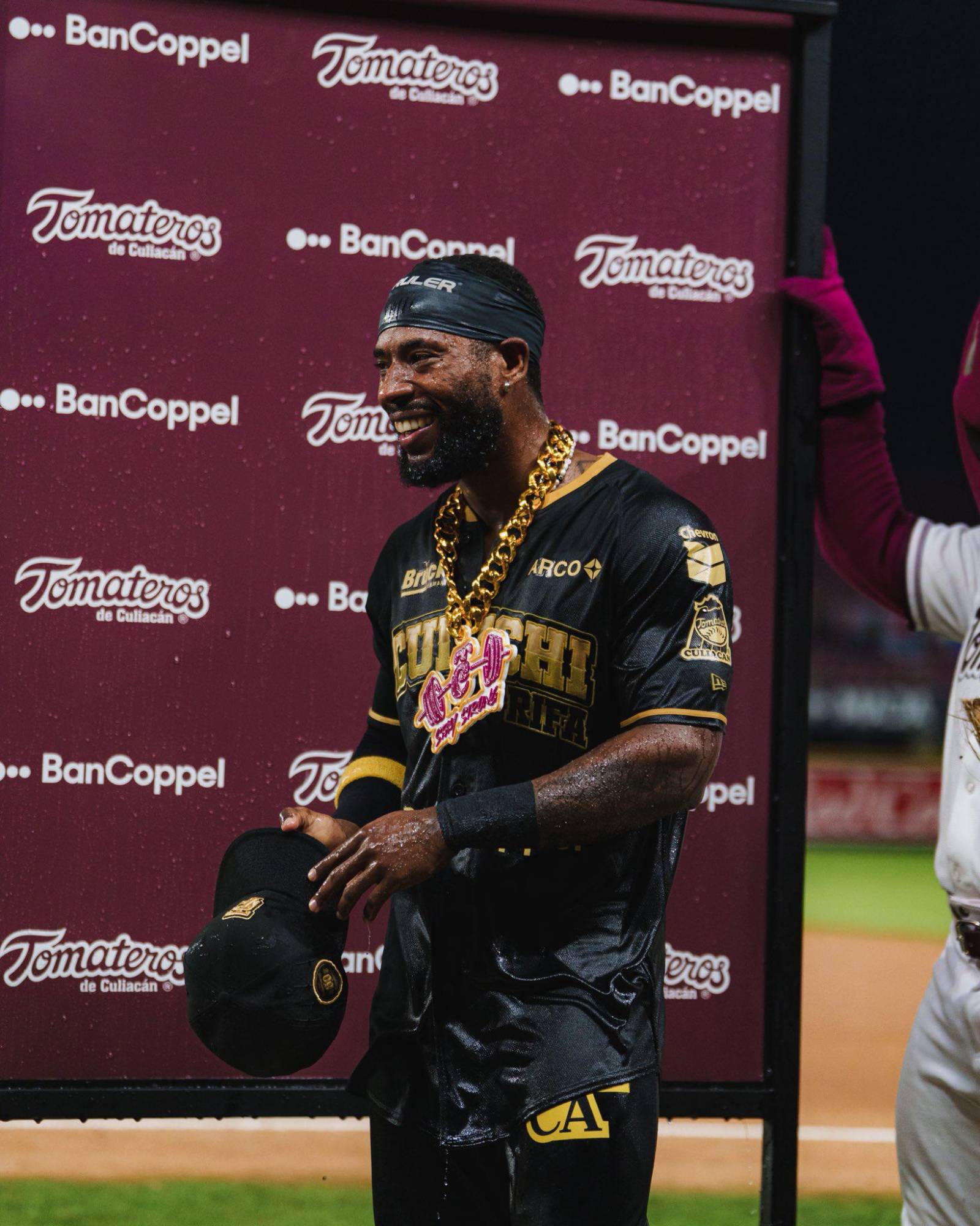 $!JP Martínez, la bujía ofensiva de Tomateros de Culiacán en la presente temporada