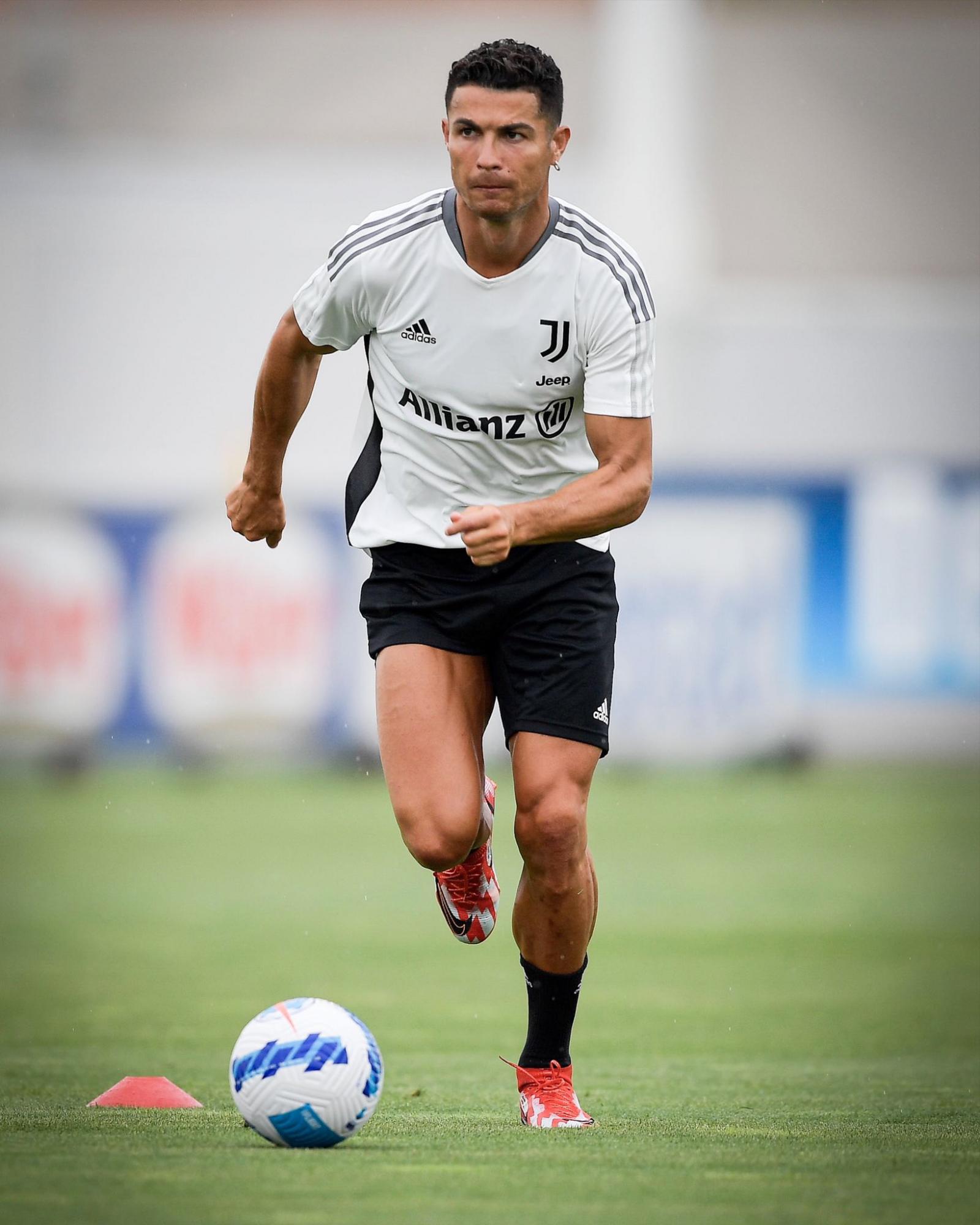$!Cristiano Ronaldo aviva rumores de su salida de la Juventus al abandonar entrenamiento