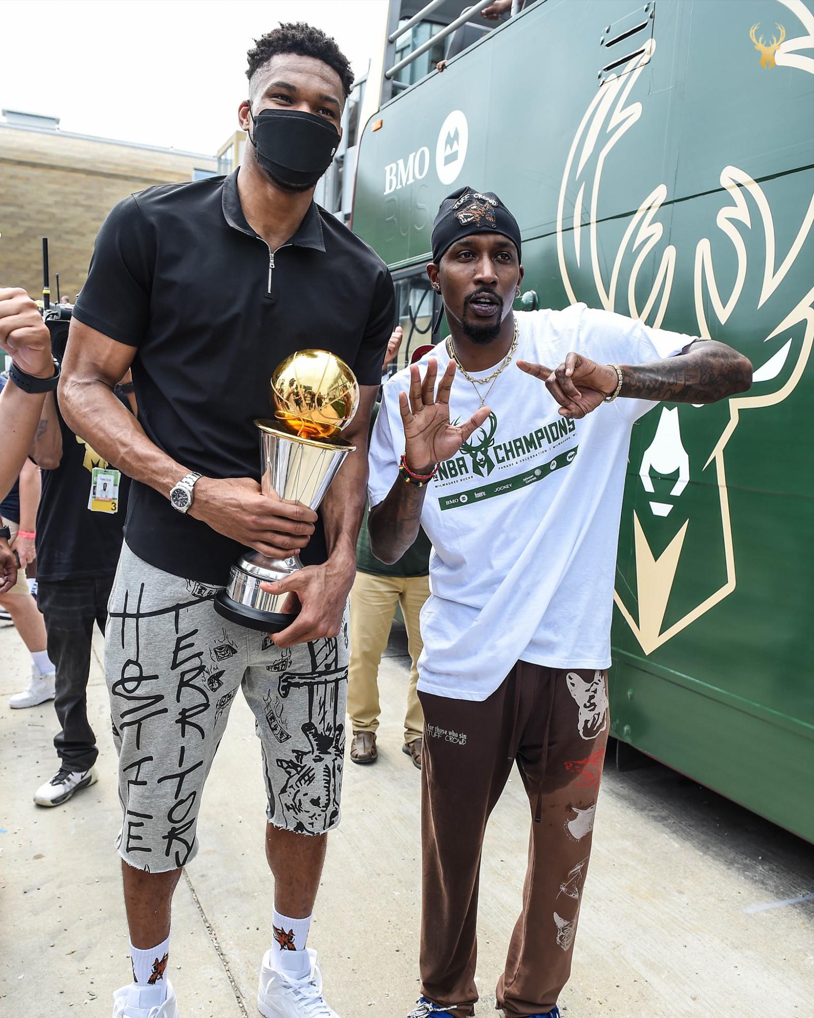 $!Milwaukee Bucks realiza su desfile de campeón de la NBA