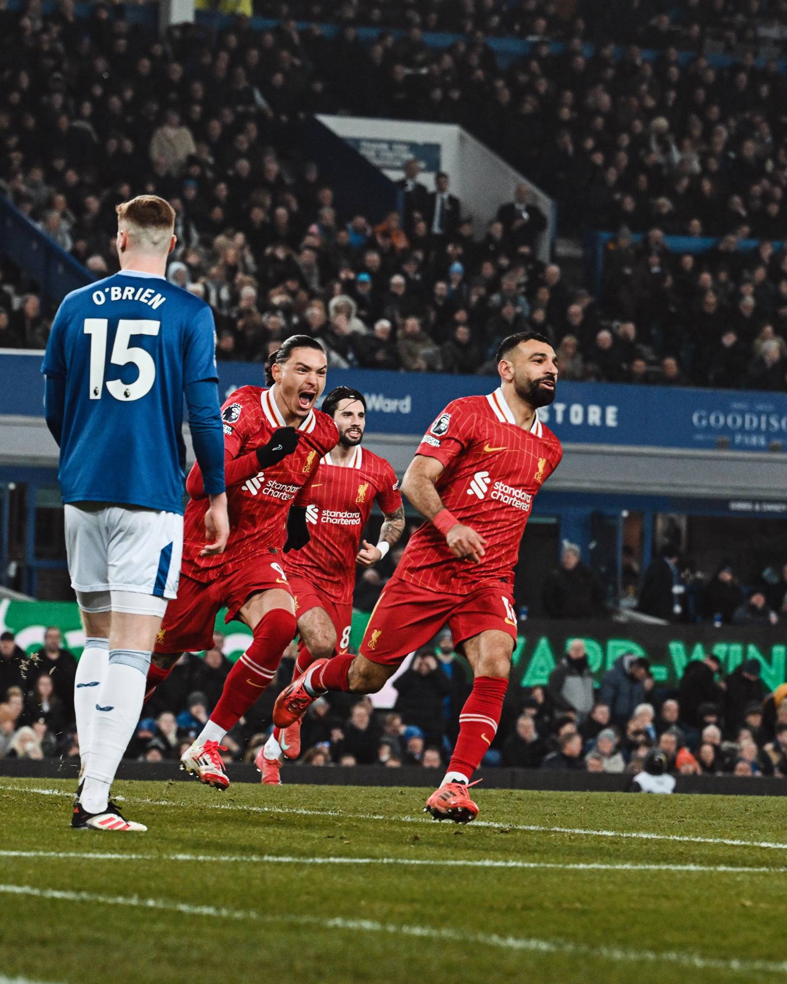 $!Derbi de Merseyside: Everton y Liverpool empatan 2-2 en juego de locura