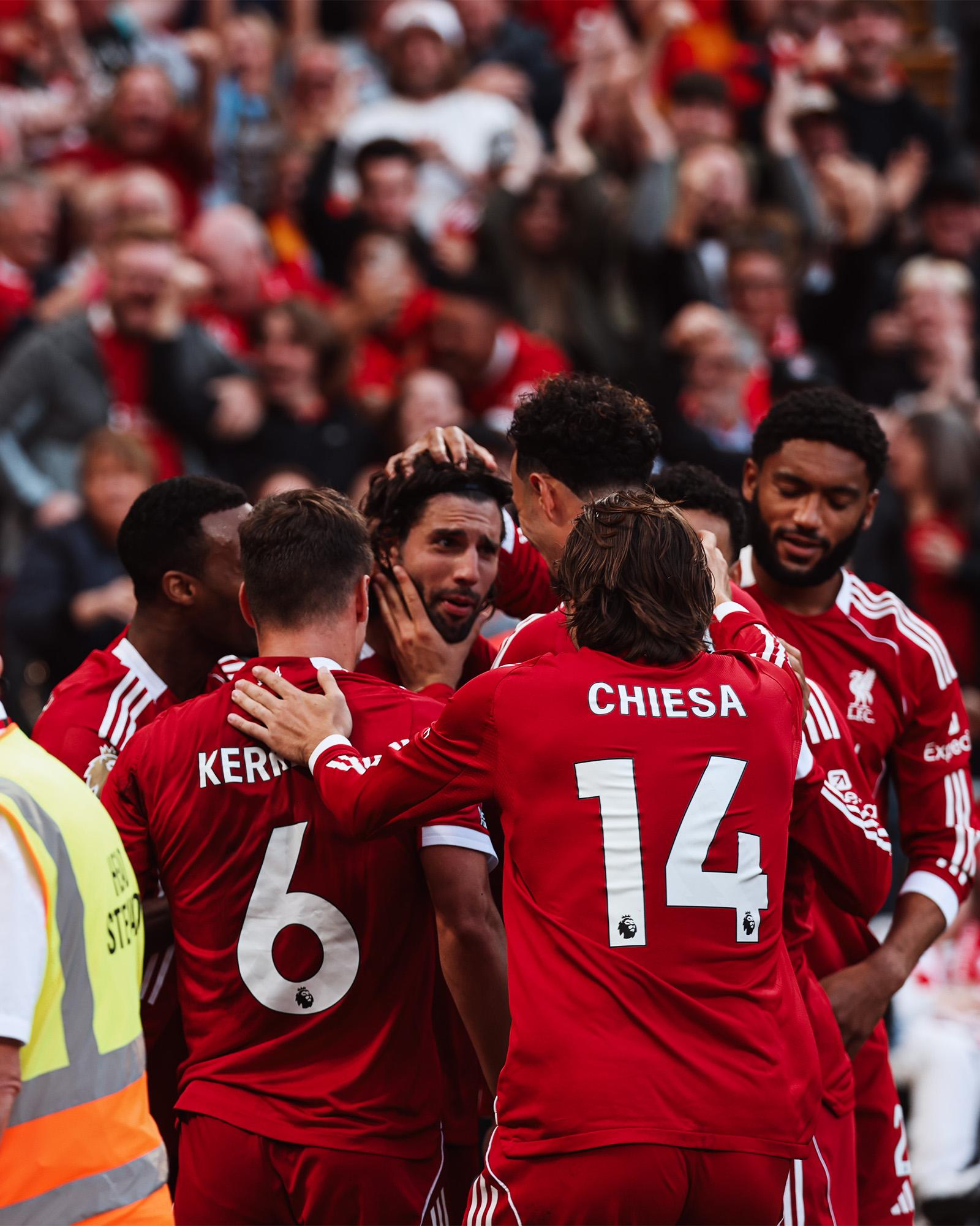 $!Szoboszlai rompe el empate y Liverpool toma la cima de la Premier League