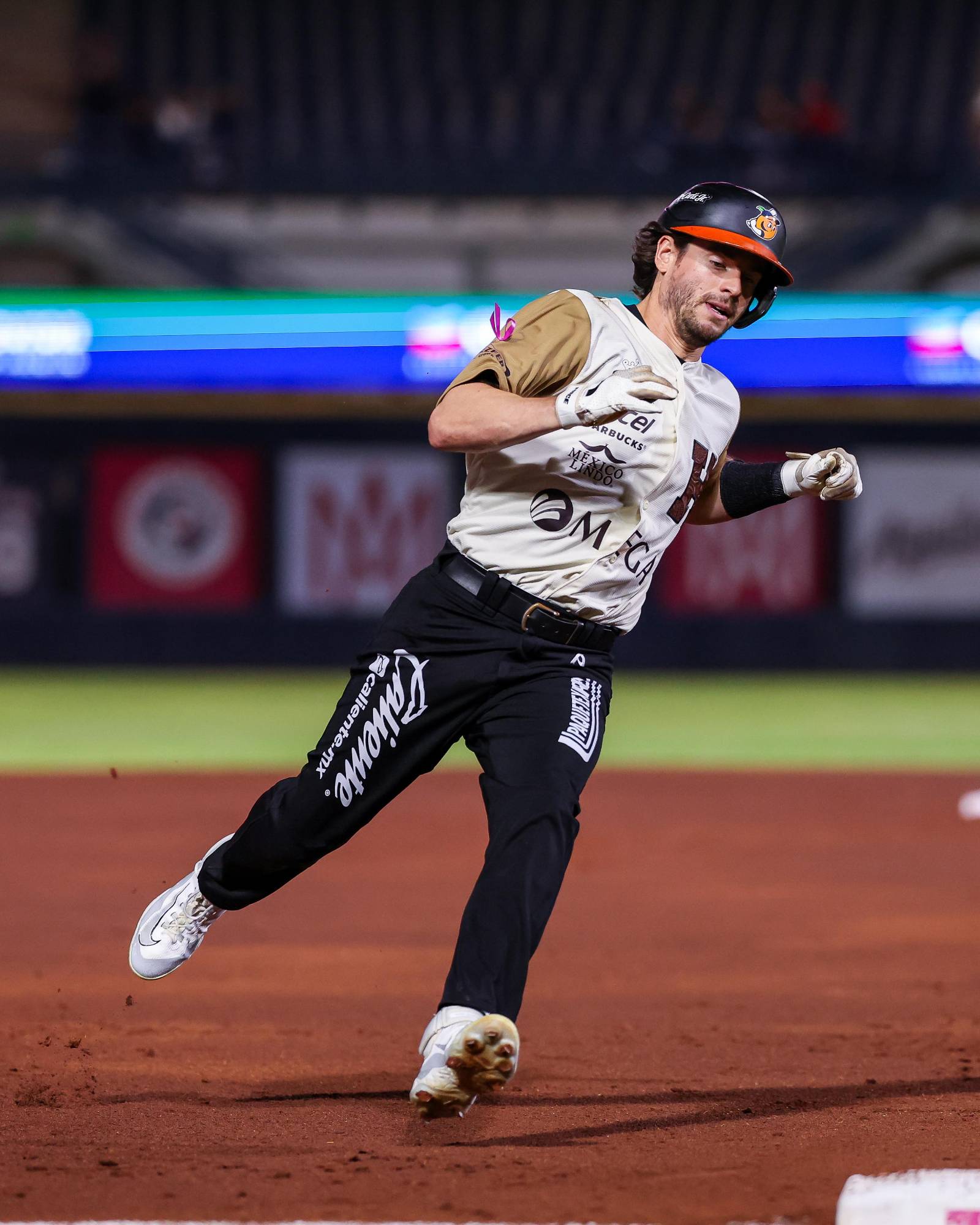 $!Naranjeros de Hermosillo vence 7-5 a Águilas de Mexicali y llega a cinco triunfos en fila