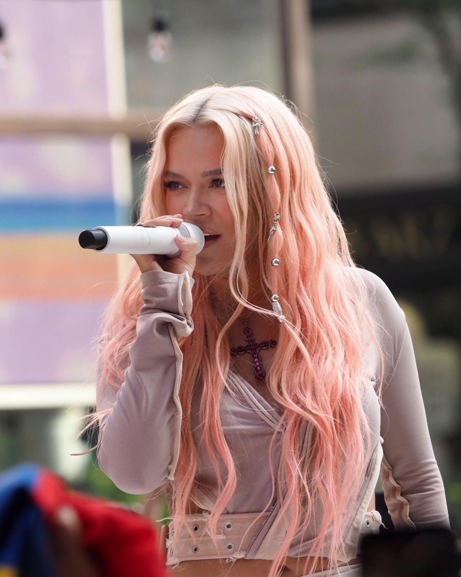 $!Triunfa Karol G en Nueva York con su música, reuniendo a miles de fans