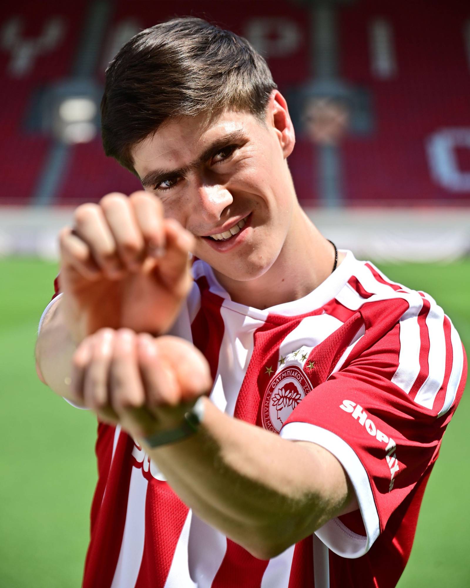 $!Hormiga González deja a Chivas y da el salto al futbol europeo con Olympiacos