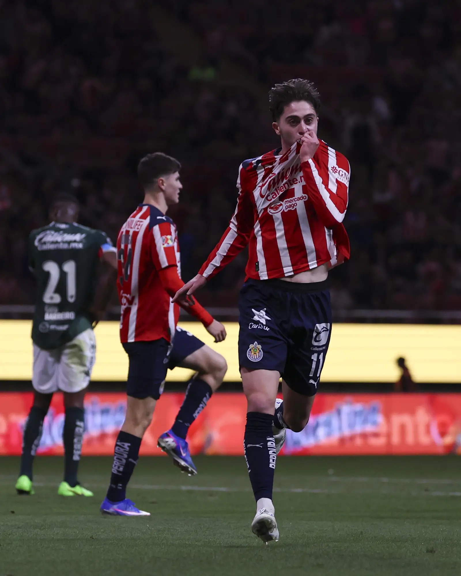 $!Chivas regresa a la cima tras golear en el Akron al León