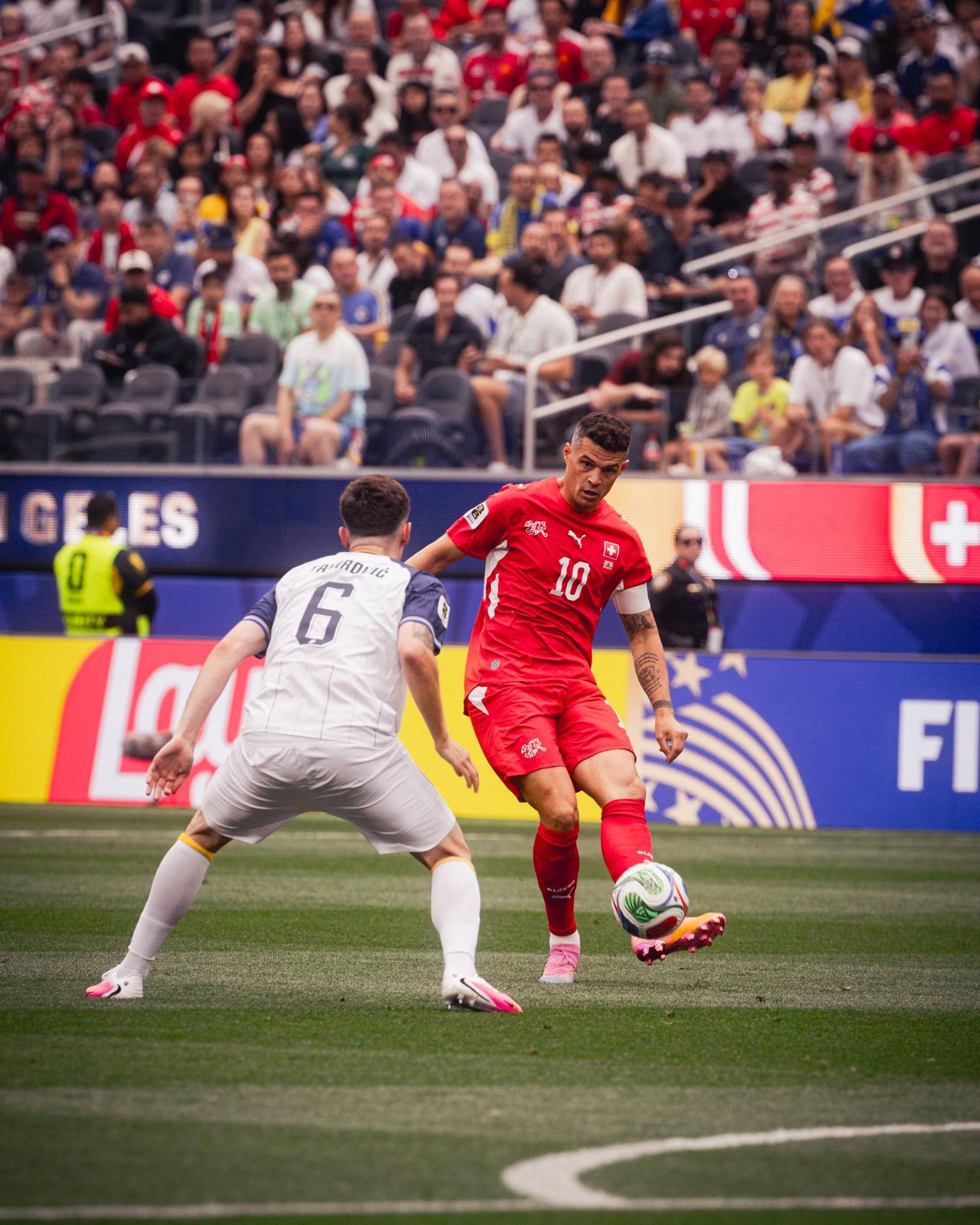 $!Suiza golea a Bosnia y acaricia los dieciseisavos de final