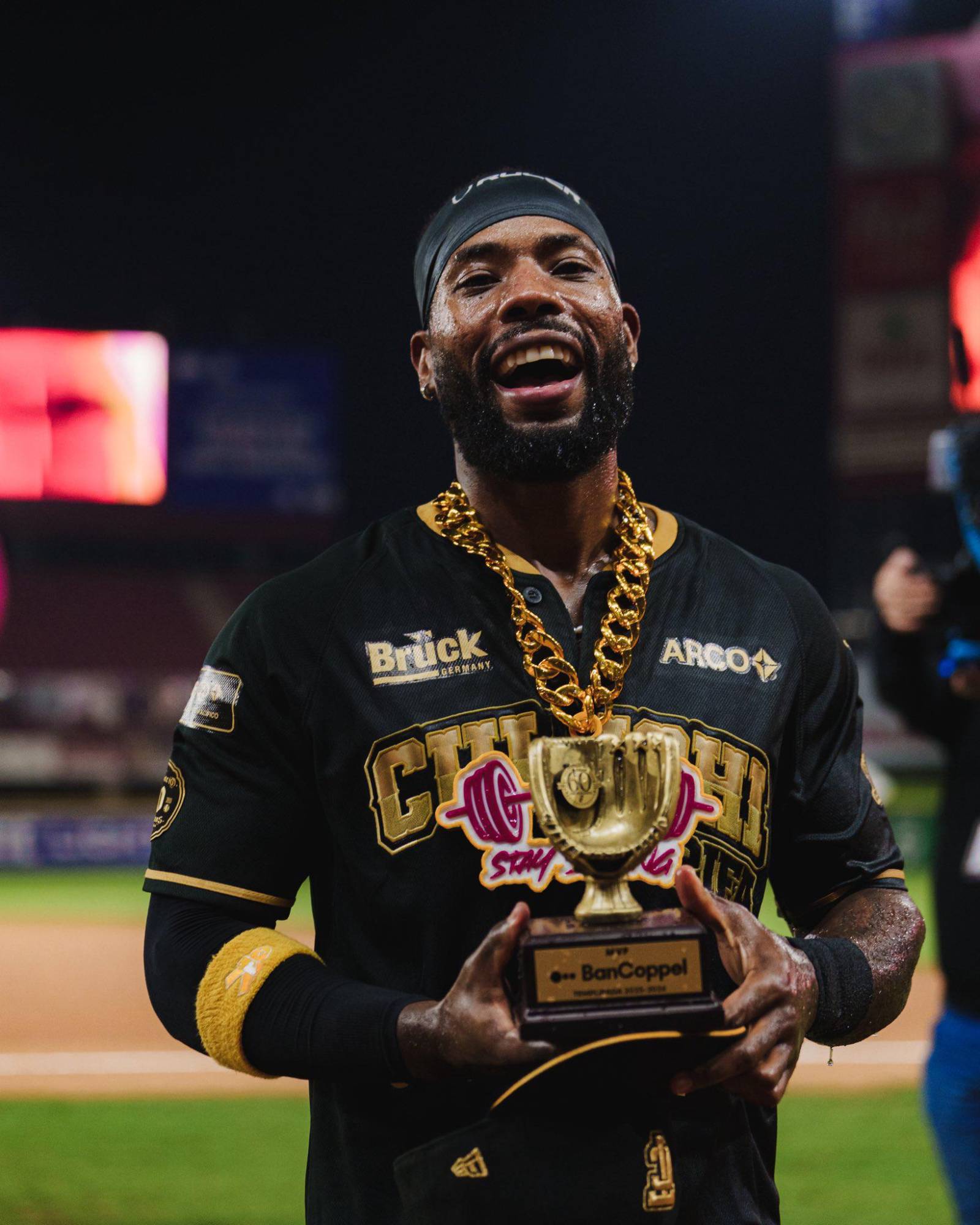 $!JP Martínez, la bujía ofensiva de Tomateros de Culiacán en la presente temporada