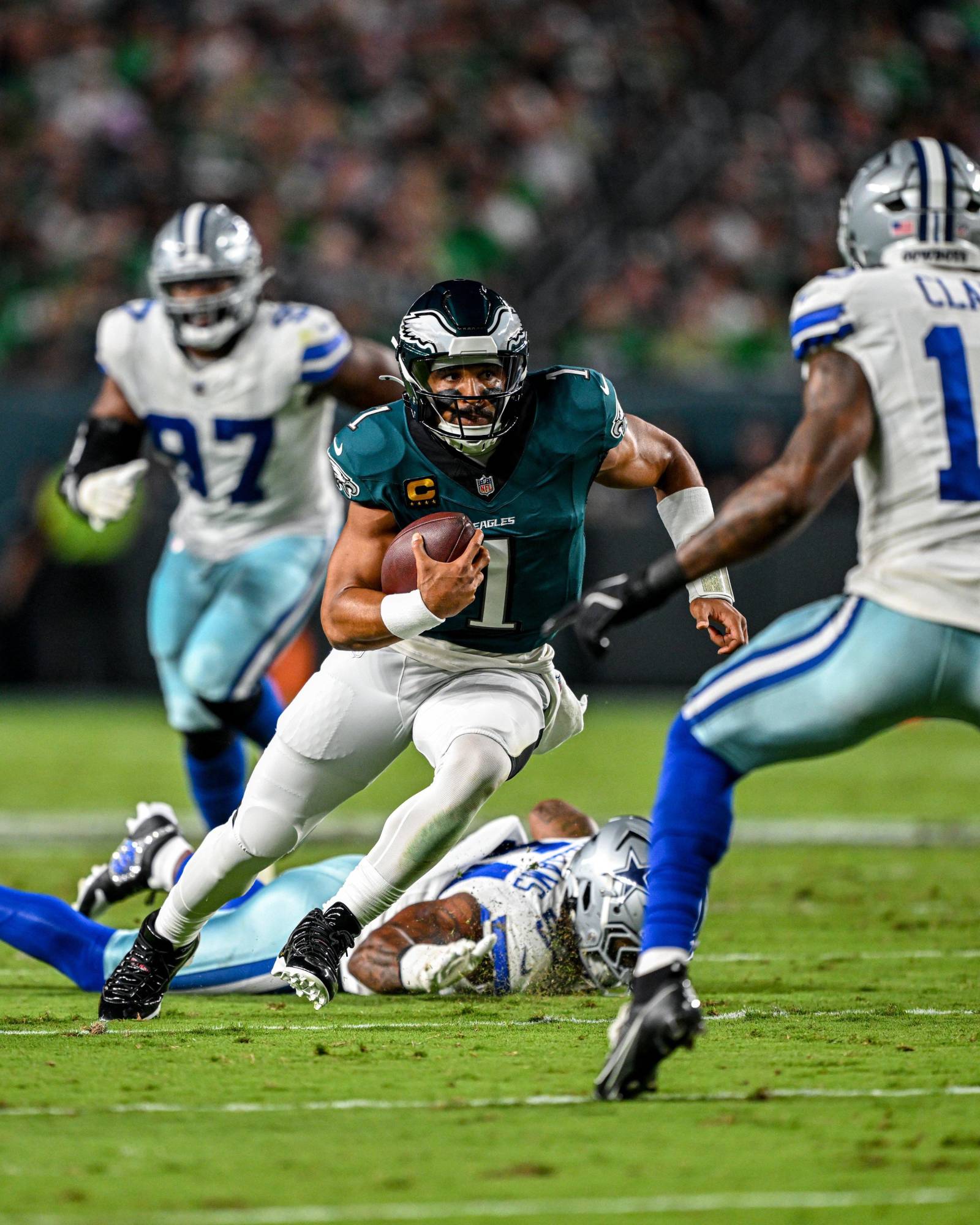 $!Eagles vencen a Cowboys en dramático arranque de temporada de la NFL