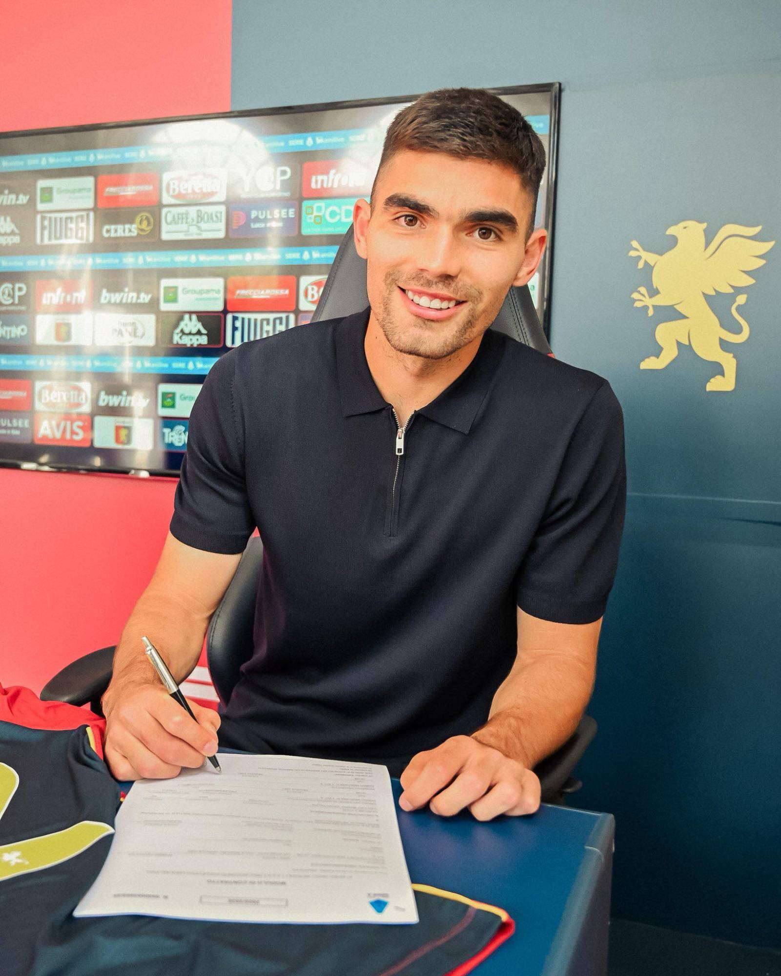 $!Johan Vásquez renueva con Genoa hasta 2028