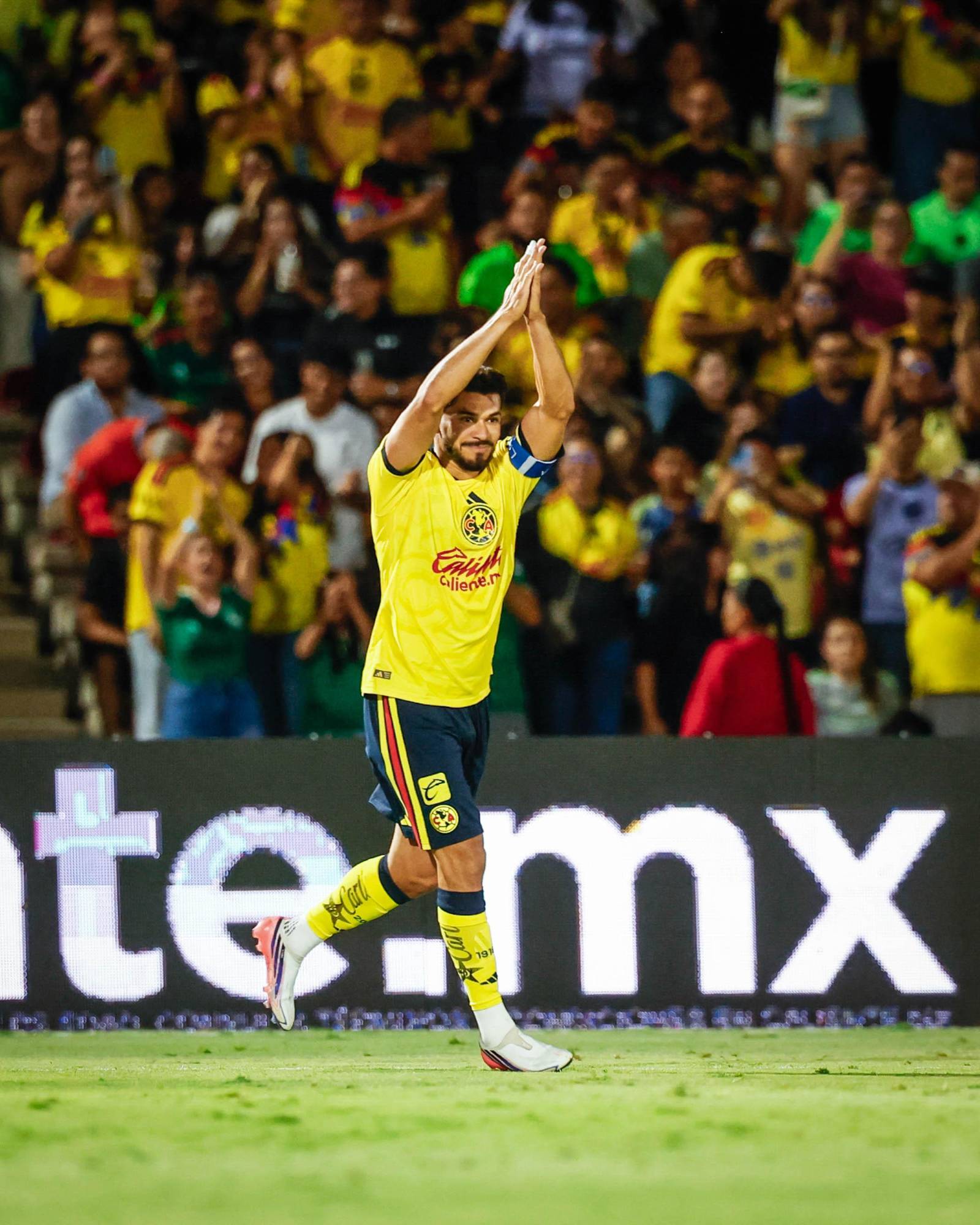 $!Henry Martín firma doblete, llega a 100 goles y América mantiene el liderato