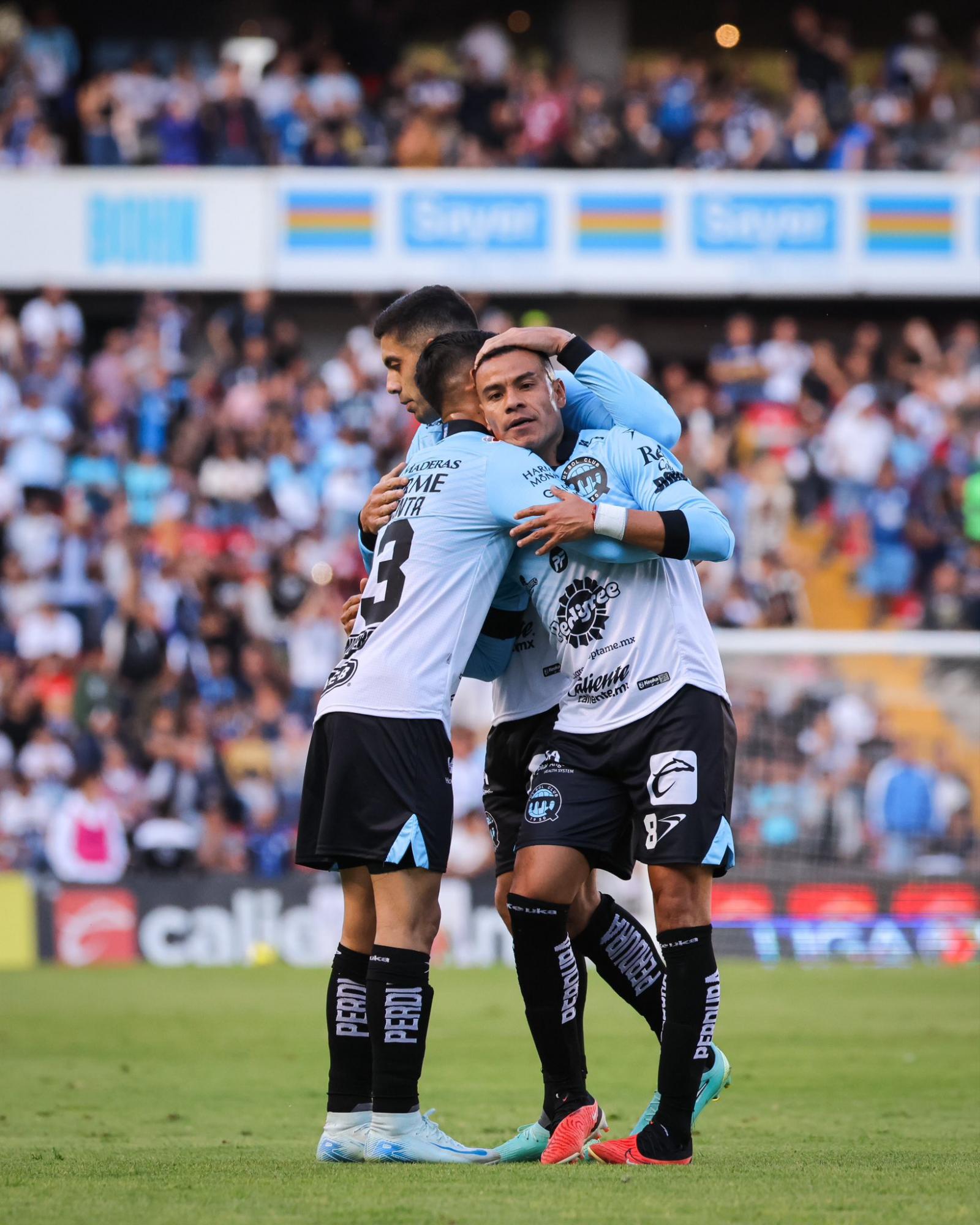 $!¡Pumas no puede ante 10 Gallos!