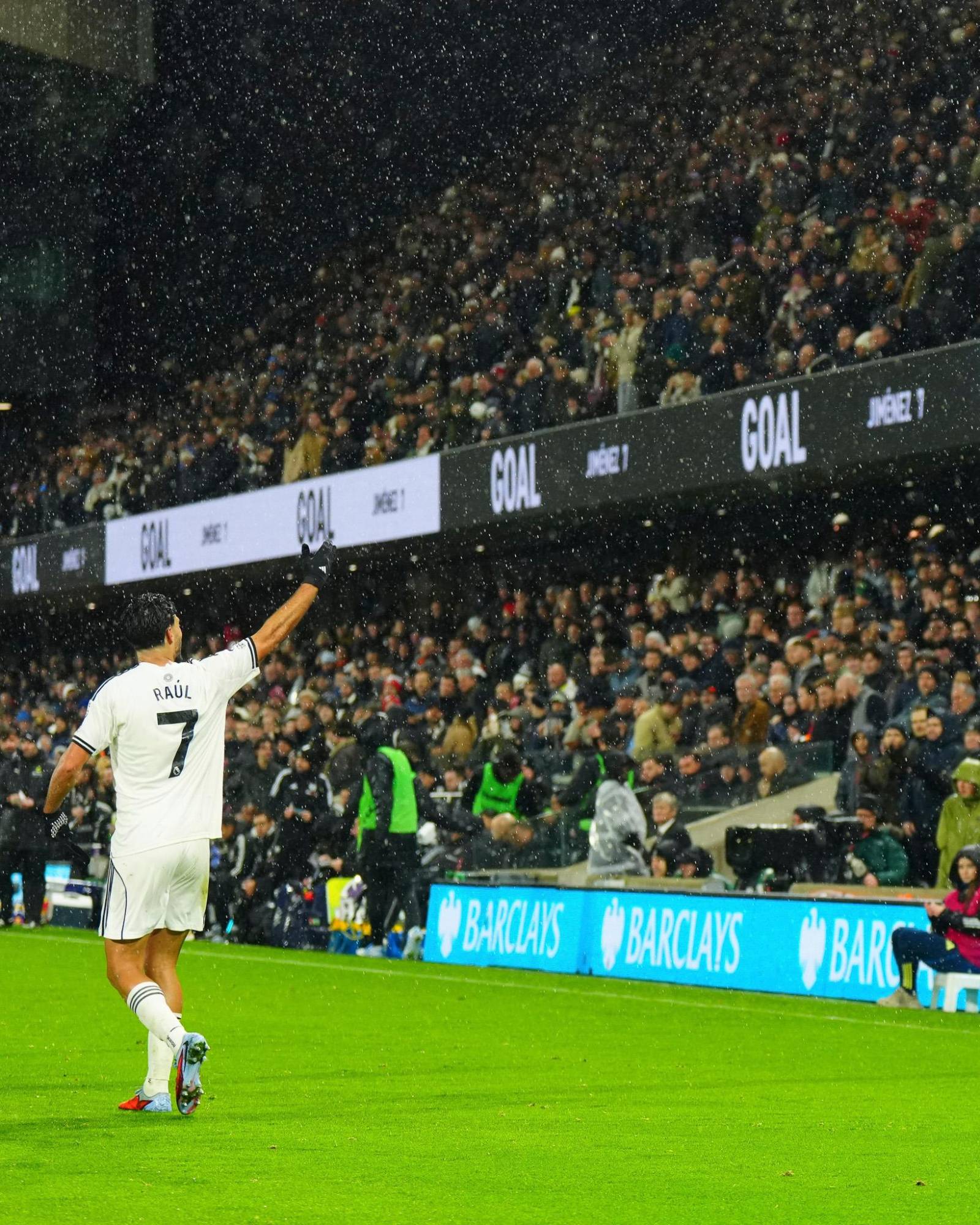 $!Raúl Jiménez alcanza los 400 partidos en Europa y da triunfo al Fulham