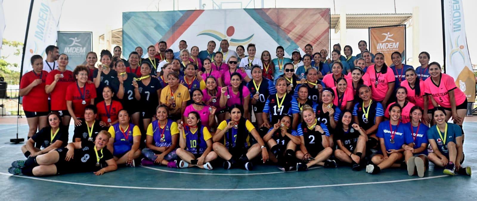 $!Wall Street Culiacán, Guasave y El Fuerte se coronan en Primer Festival de Voleibol de Sala Salvador González