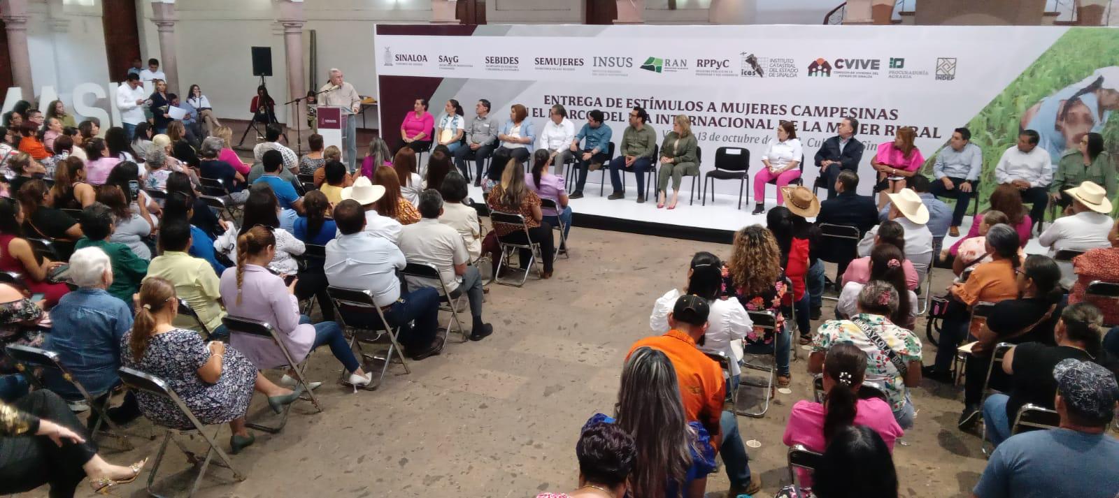 $!Entregan apoyos económicos para proyectos de mujeres campesinas, en Culiacán