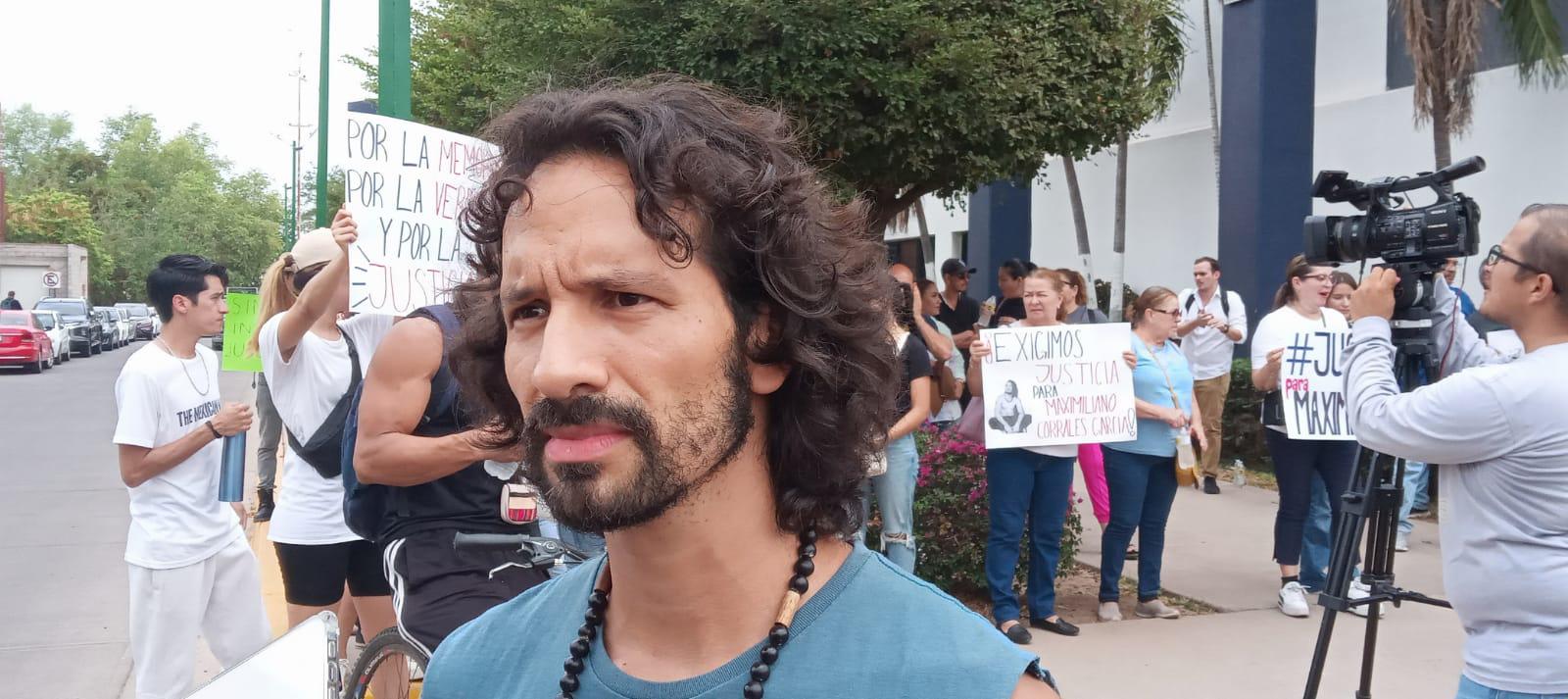 $!Marchan para pedir justicia por Max, el bailarín asesinado en Culiacán