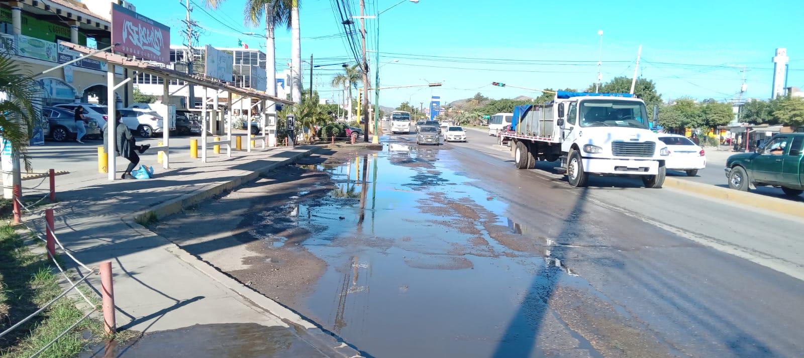 $!Contaminan el arroyo Jabalines con descargas de aguas negras, en Mazatlán