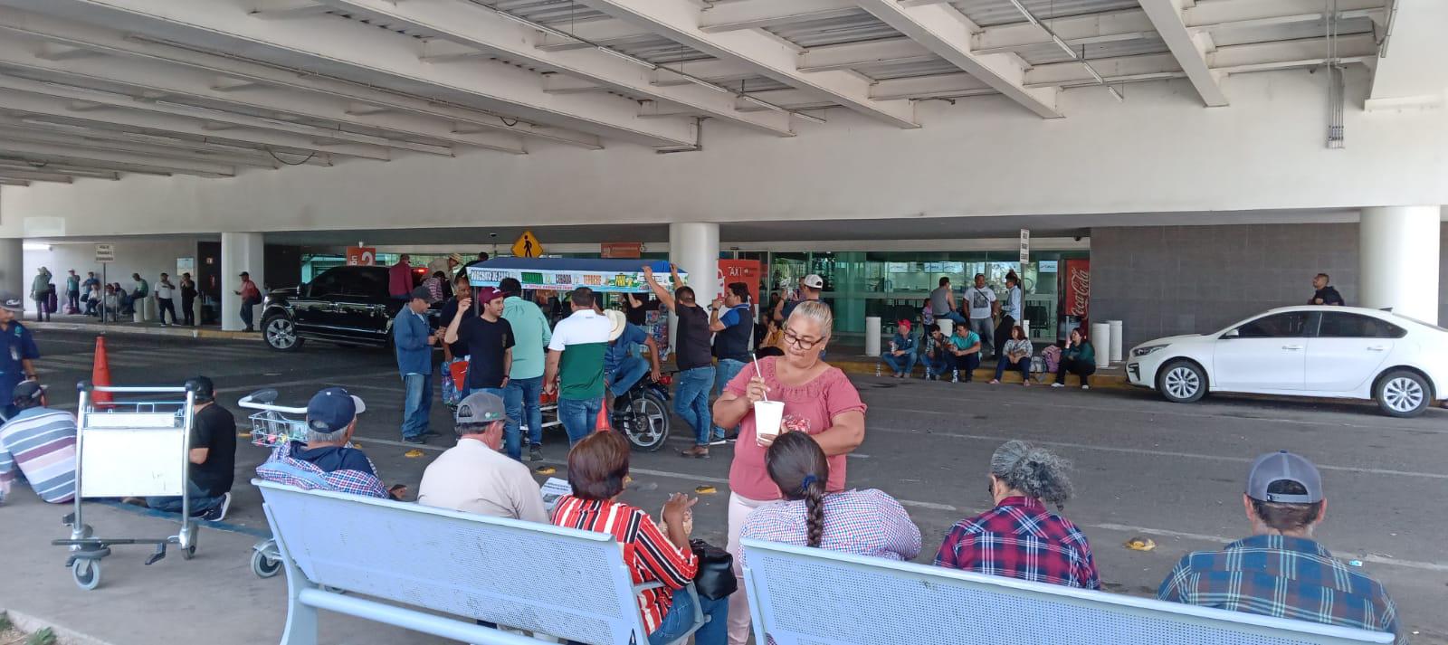 $!En dos días de bloqueo al aeropuerto casi 10 mil pasajeros fueron afectados