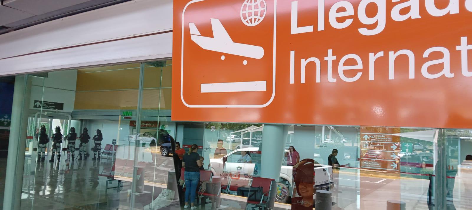 $!Aeropuerto de Culiacán suma 24 horas bloqueado por agricultores