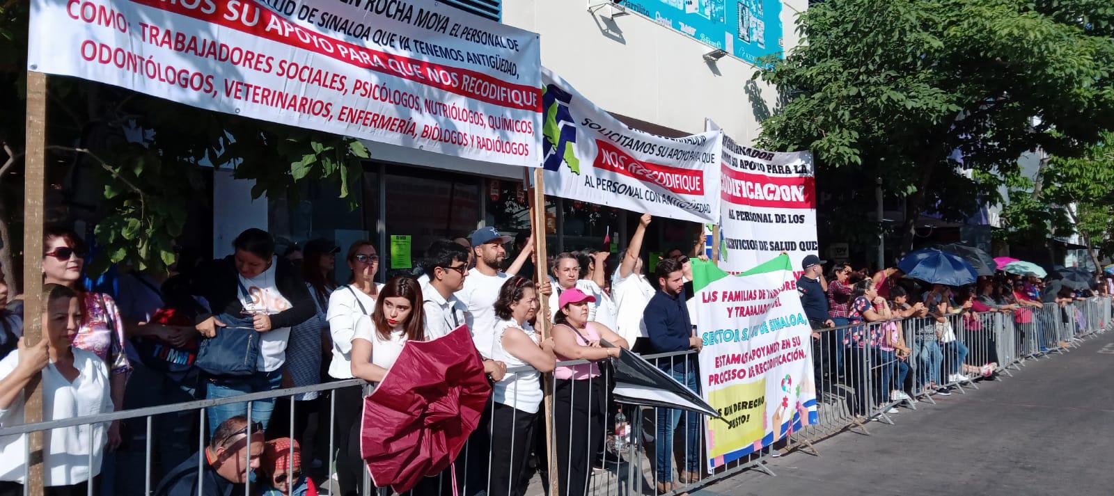 $!Disfrutan culiacanenses del desfile del Día de la Revolución