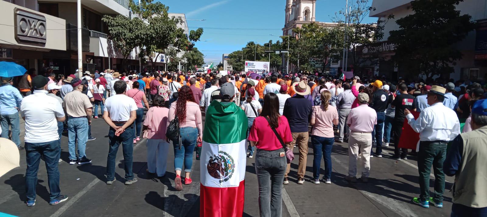 $!Cierran la Obregón en Culiacán por manifestación a favor del INE