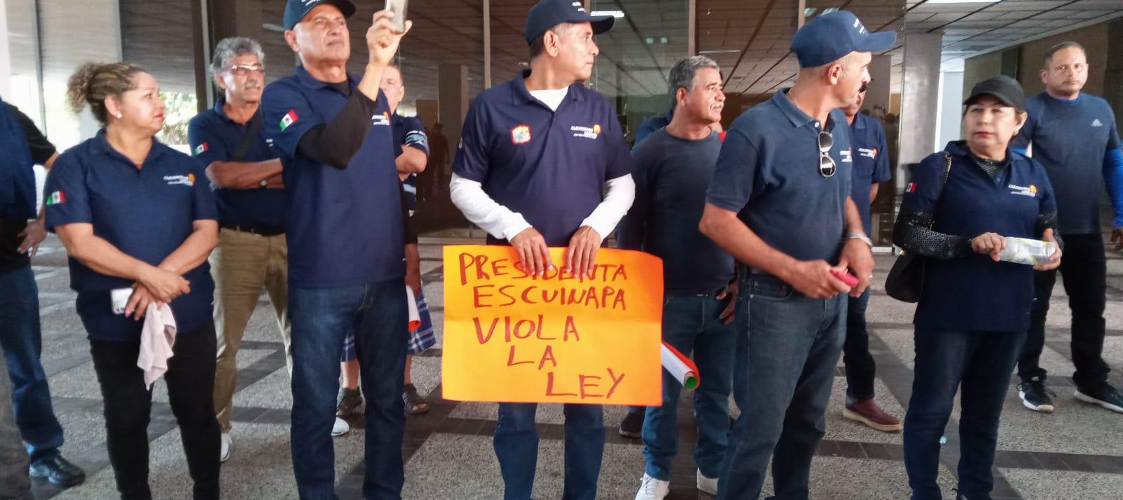 $!Marchan policías en Culiacán en exigencia de la dignificación de su profesión