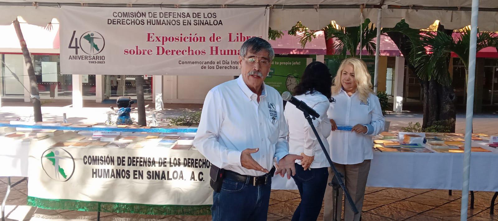 $!Por motivo del Día de los Derechos Humanos, exponen libros en la plazuela Obregón