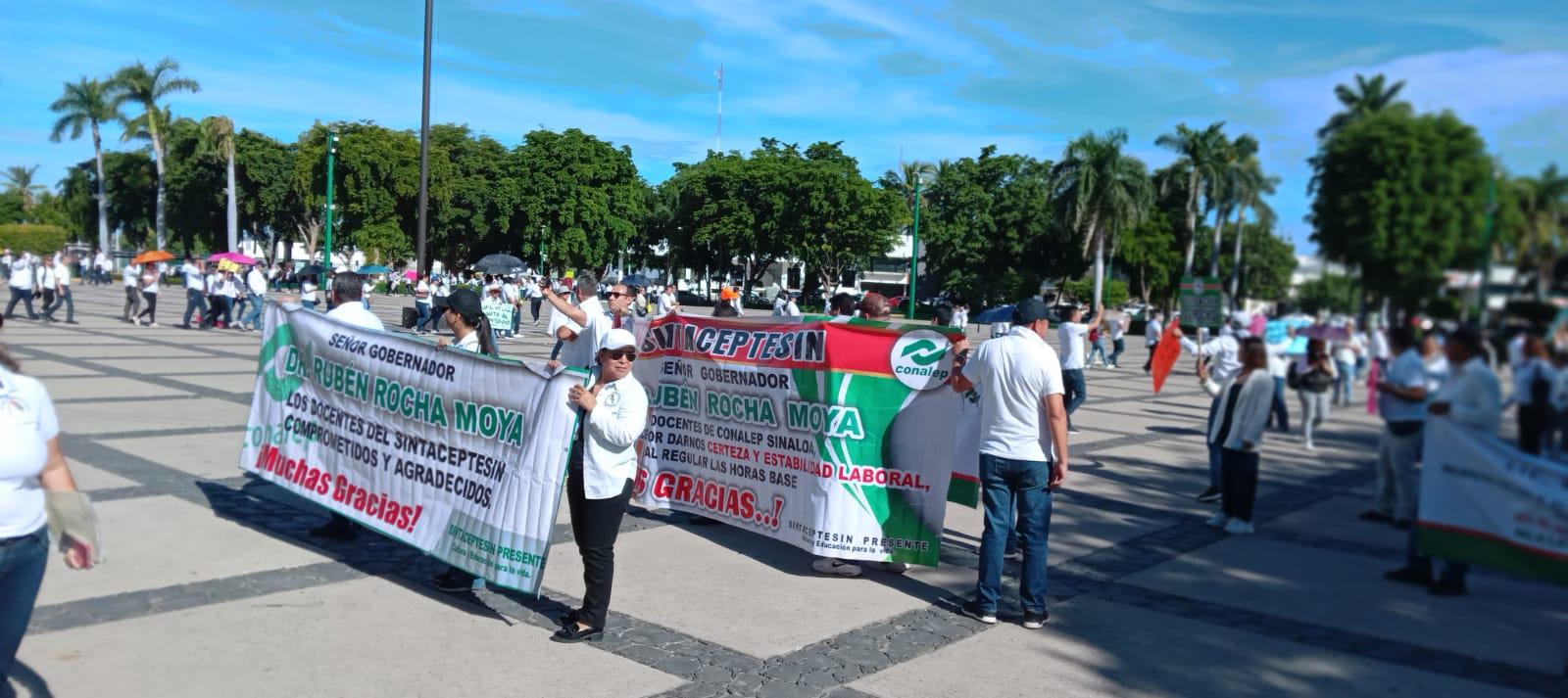 $!Docentes de Conalep se manifiestan en calles de Culiacán y en el Palacio de Gobierno