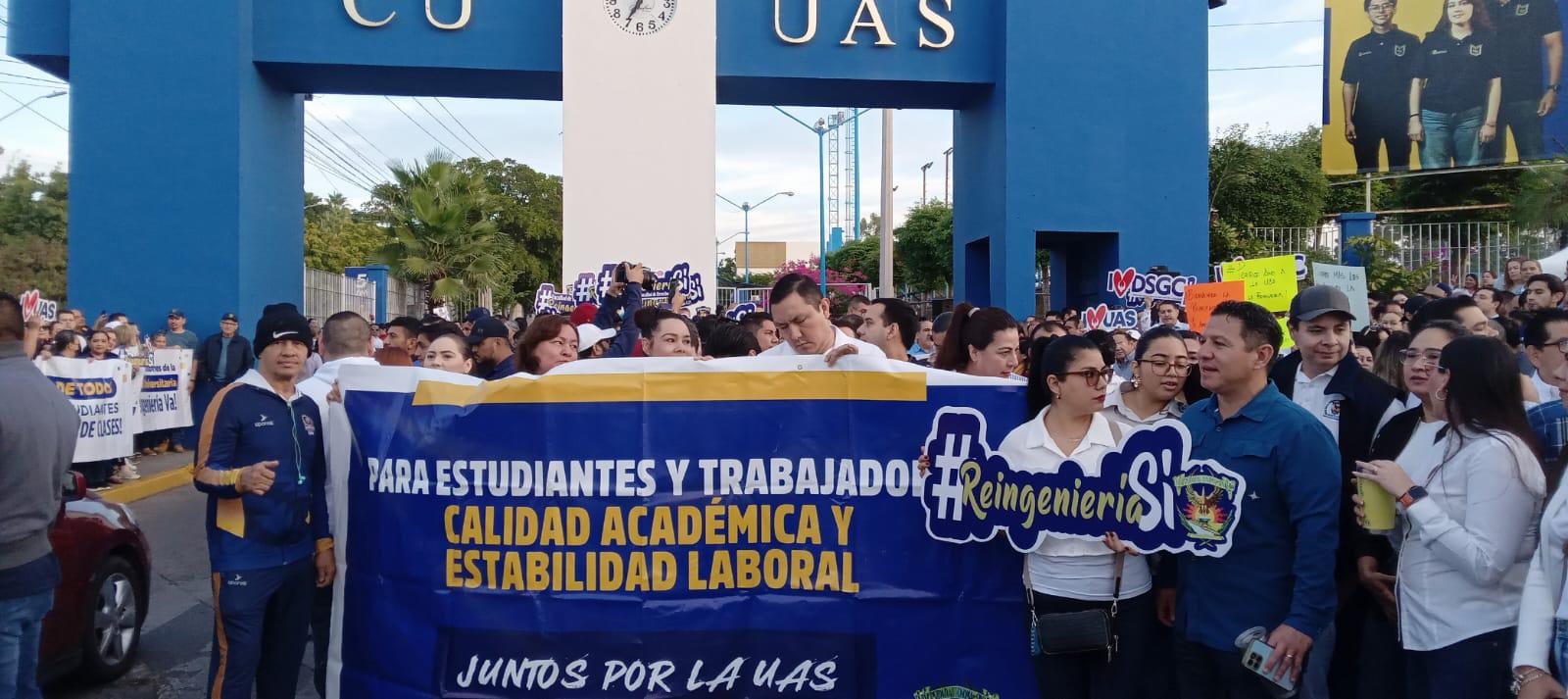 $!Empleados de la UAS se manifiestan en Culiacán pidiendo más presupuesto y respaldando al Rector