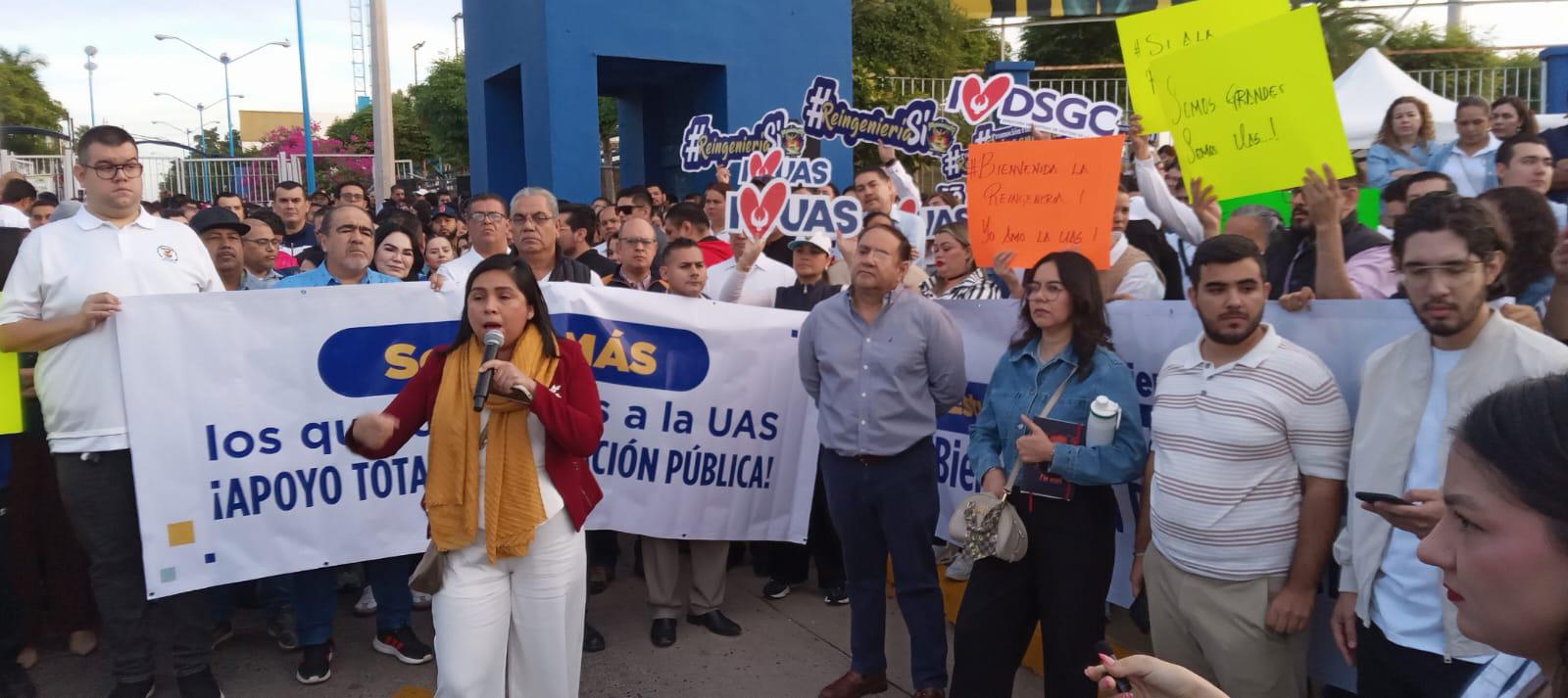$!Empleados de la UAS se manifiestan en Culiacán pidiendo más presupuesto y respaldando al Rector