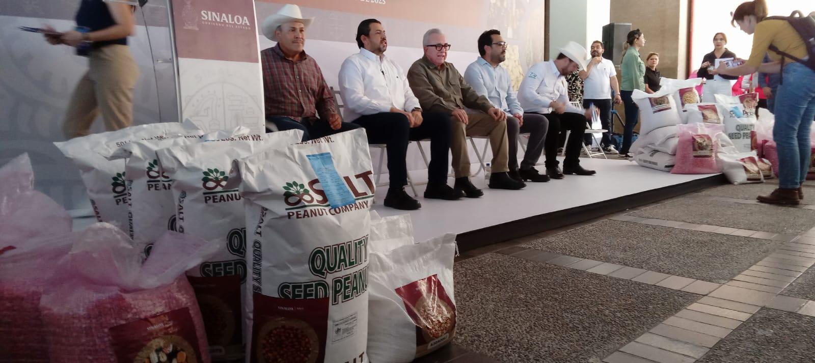 $!Inicia en Sinaloa entrega de semilla a productores de cacahuate, sorgo, maíz nativo, garbanzo y frijol