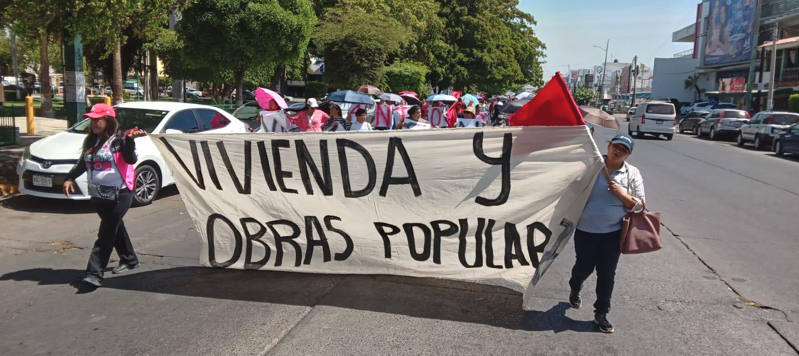 $!El Movimiento Antorchista Sinaloense marcha al Palacio de Gobierno para pedir intervención de Rocha Moya