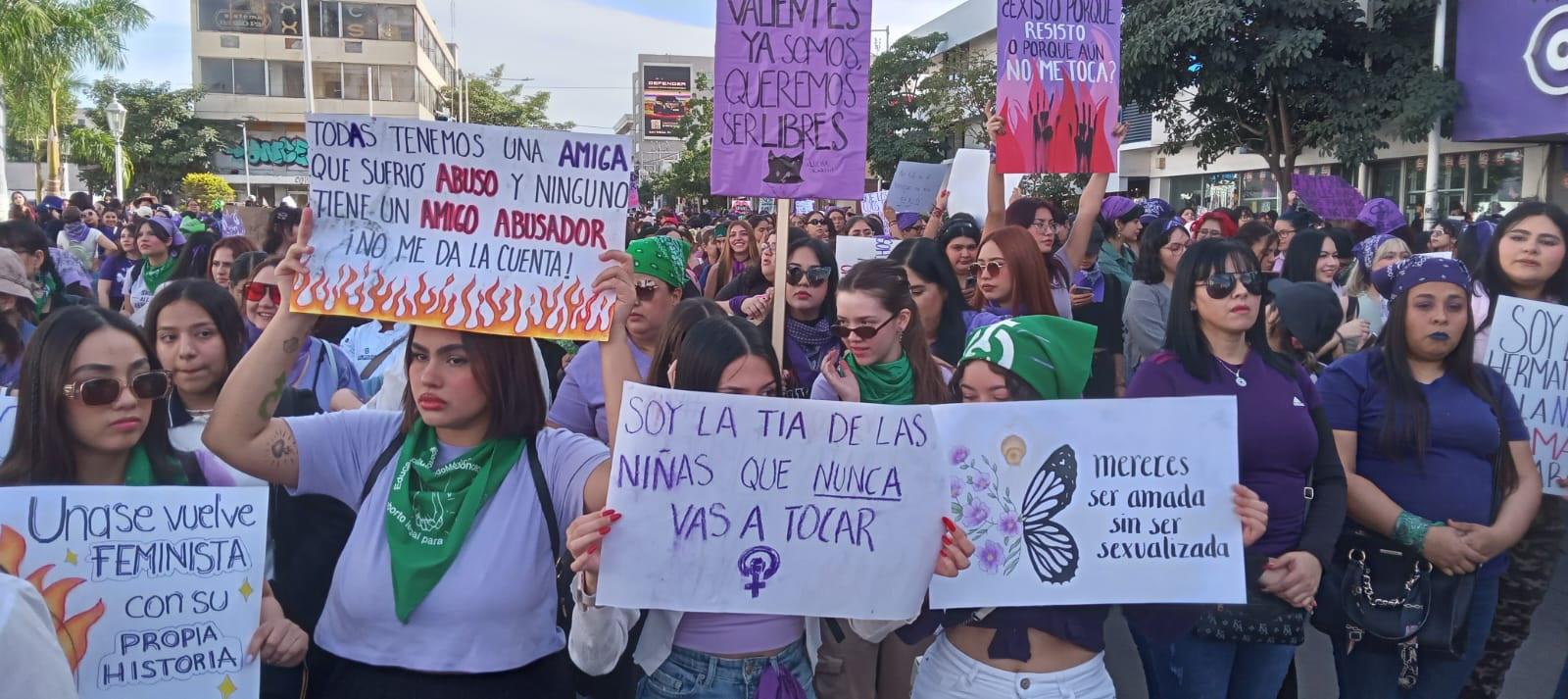 Más de 4 mil mujeres marchan por justicia, equidad, y por sus derechos ...