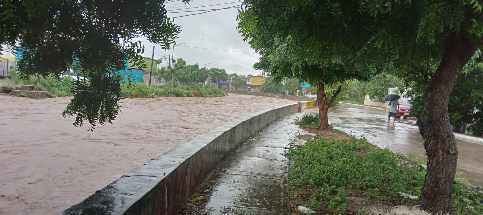 $!Se desborda el arroyo Jabalines en La Foresta; piden ayuda al Gobernador y al Alcalde para muro