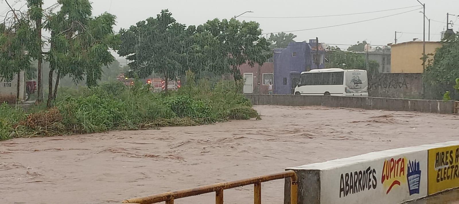 $!Se desborda el arroyo Jabalines en La Foresta; piden ayuda al Gobernador y al Alcalde para muro