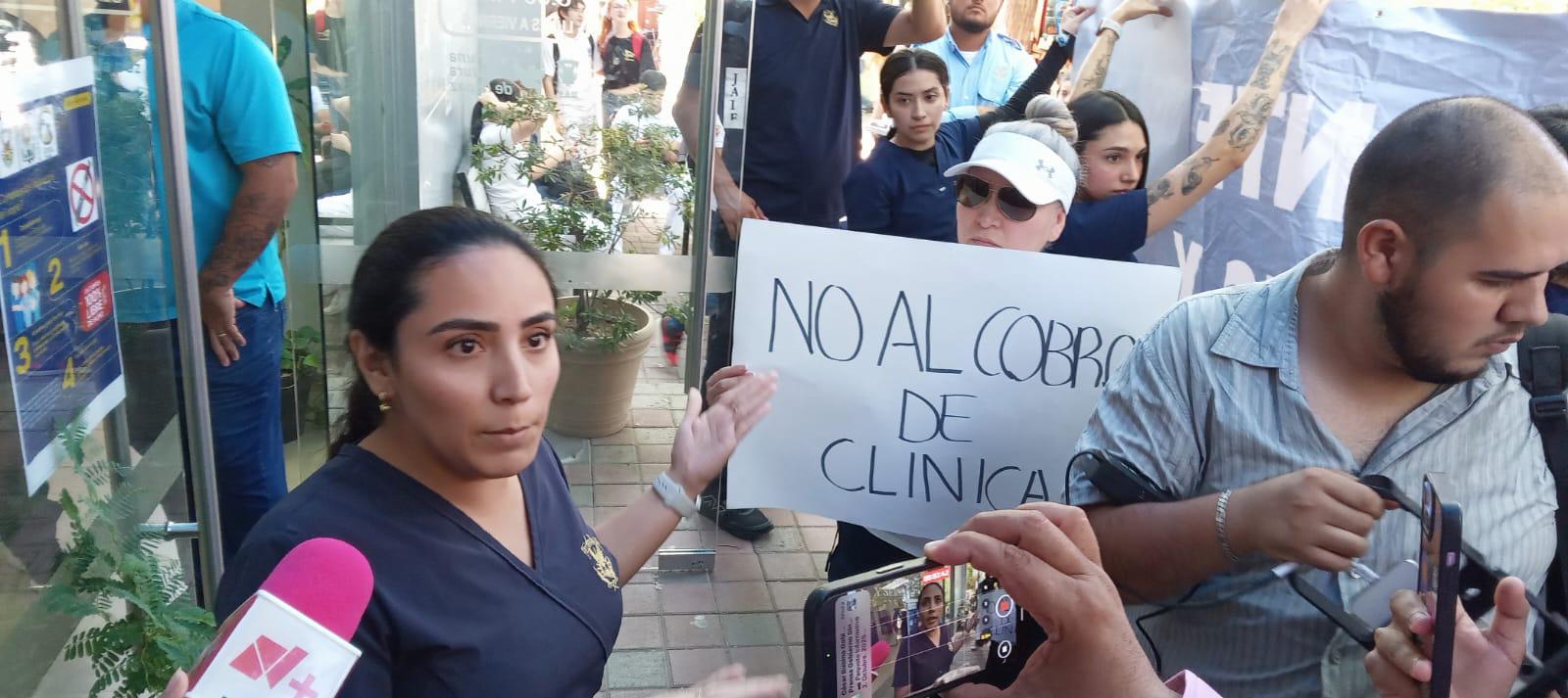 $!Protestan estudiantes de Odontología en la UAS contra cuota de materias clínicas