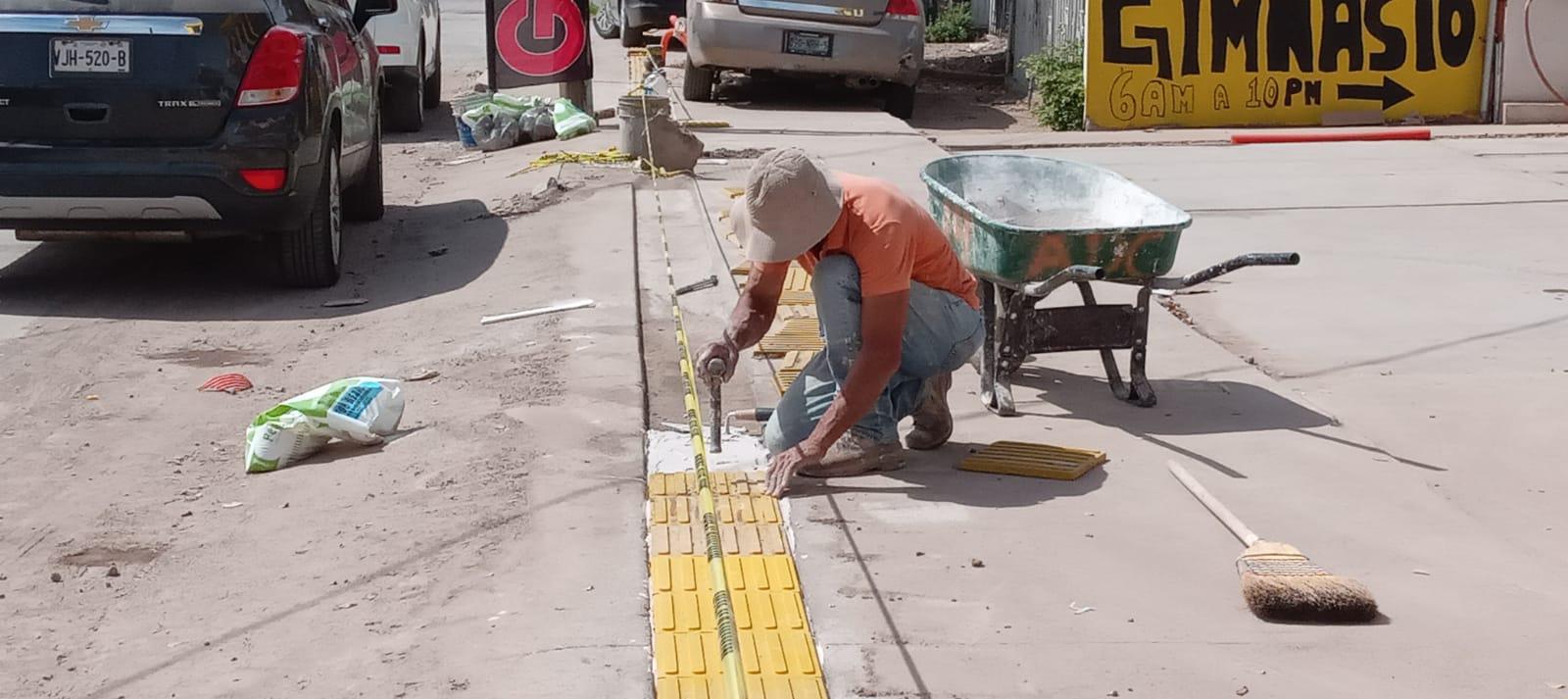 $!Se acondicionaron banquetas y estacionamientos.