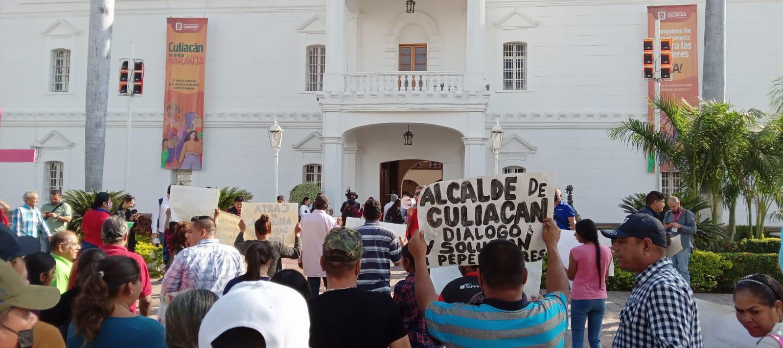$!Pepenadores de Culiacán protestan contra posible privatización del basurón