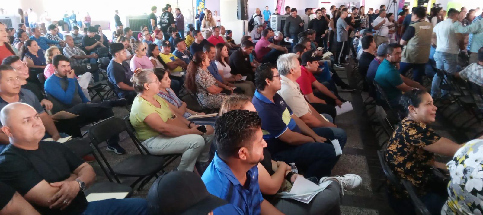 $!Gobierno de Sinaloa entrega más de un millón de pesos en equipo para oficios en Culiacán