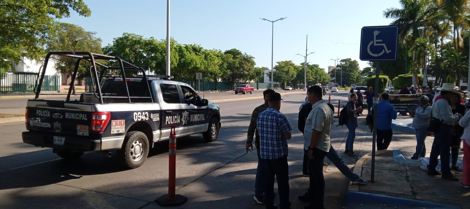 $!Productores agrícolas de Sinaloa toman Palacio de Gobierno ante incumplimiento de pagos