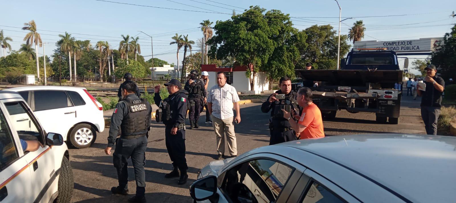 $!Trabajadores de la UAS de nuevo madrugan para el juicio del Rector