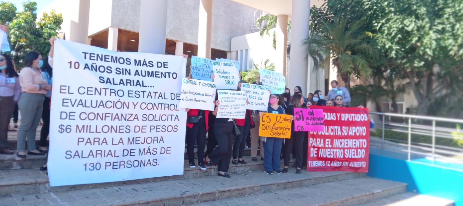 $!Trabajadores del C3 reclaman en el Congreso de Sinaloa aumento de sueldo después de 12 años