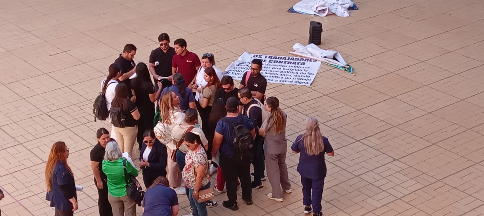 $!Trabajadores de la Secretaría de Salud de Sinaloa se manifiestan desde hace un mes pidiendo plazas