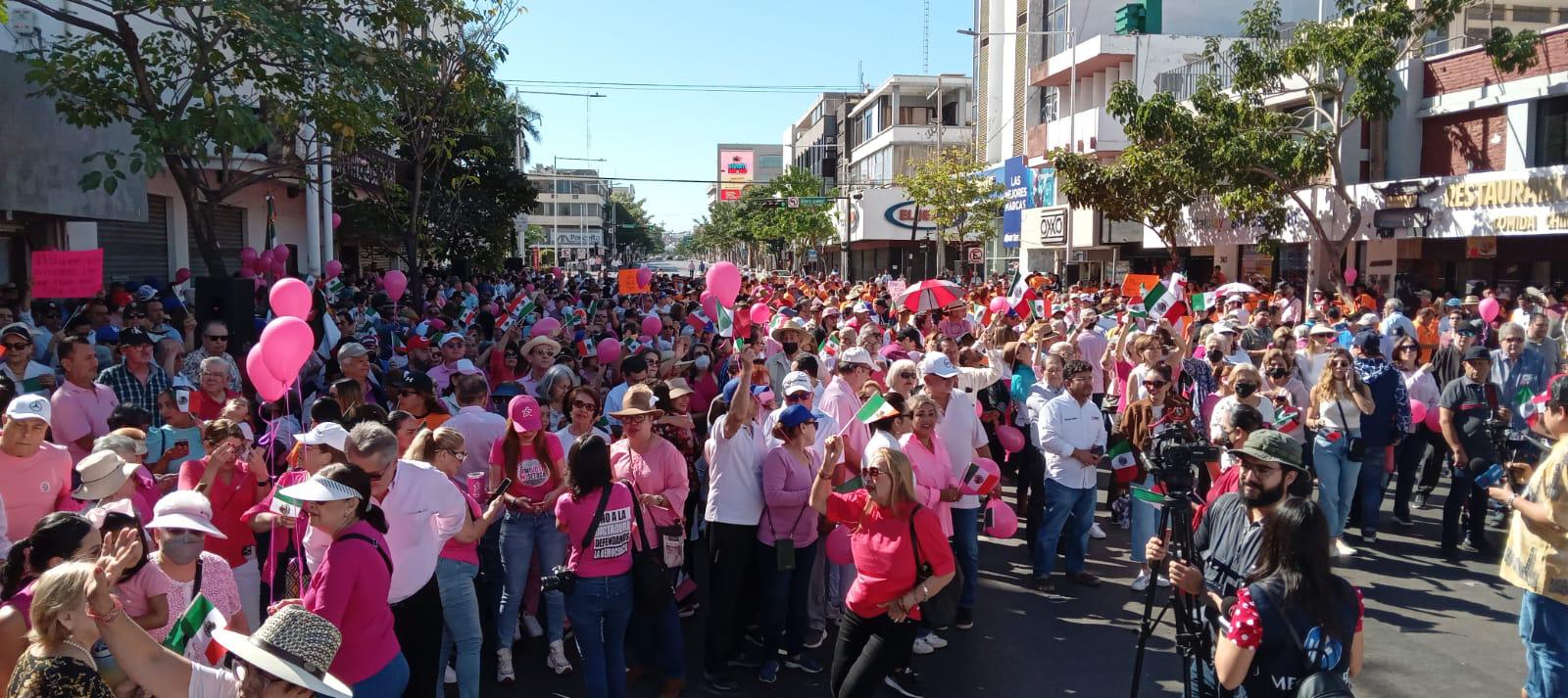 $!Cierran la Obregón en Culiacán por manifestación a favor del INE