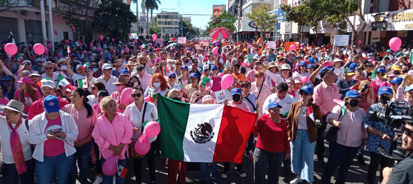 $!Cierran la Obregón en Culiacán por manifestación a favor del INE