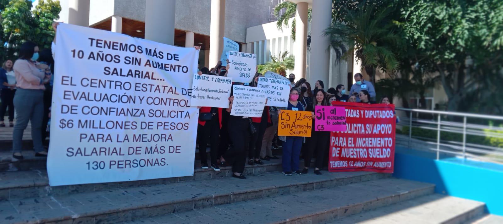 $!Trabajadores del C3 reclaman en el Congreso de Sinaloa aumento de sueldo después de 12 años